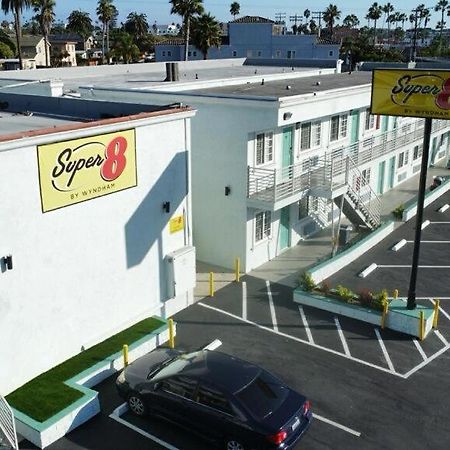 فندق Super 8 By Wyndham Oceanside Downtown المظهر الخارجي الصورة