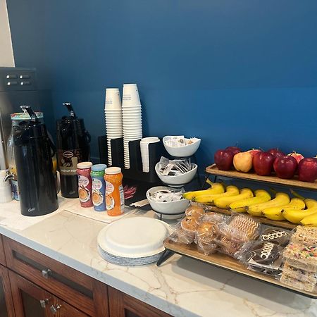 فندق Super 8 By Wyndham Oceanside Downtown المظهر الخارجي الصورة