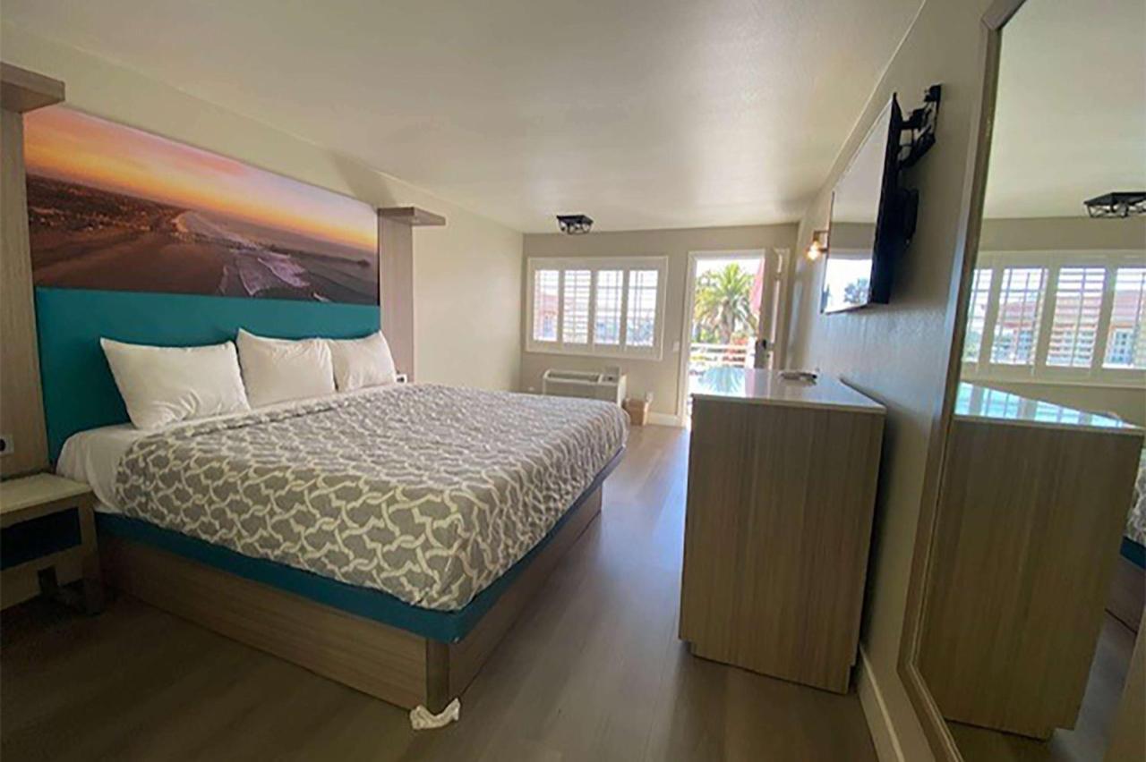 فندق Super 8 By Wyndham Oceanside Downtown المظهر الخارجي الصورة