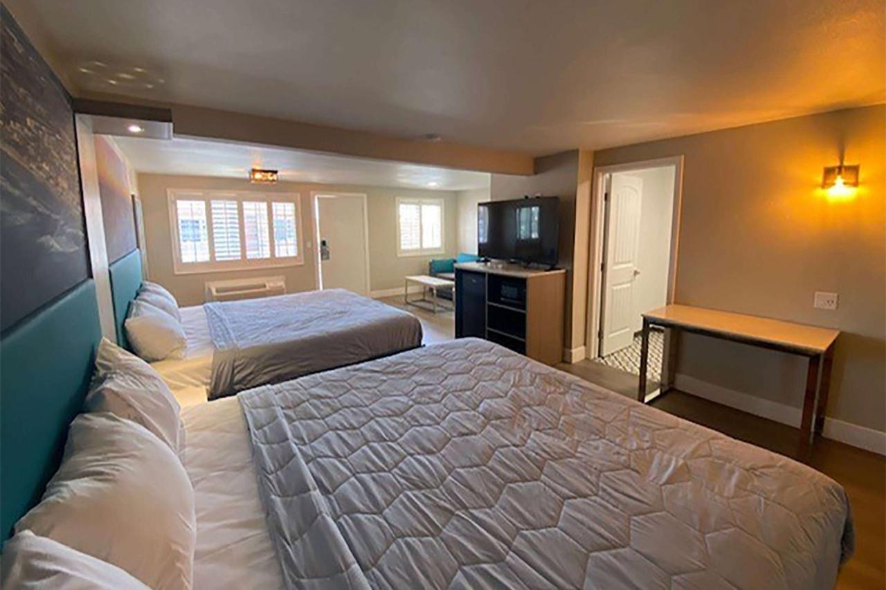فندق Super 8 By Wyndham Oceanside Downtown المظهر الخارجي الصورة
