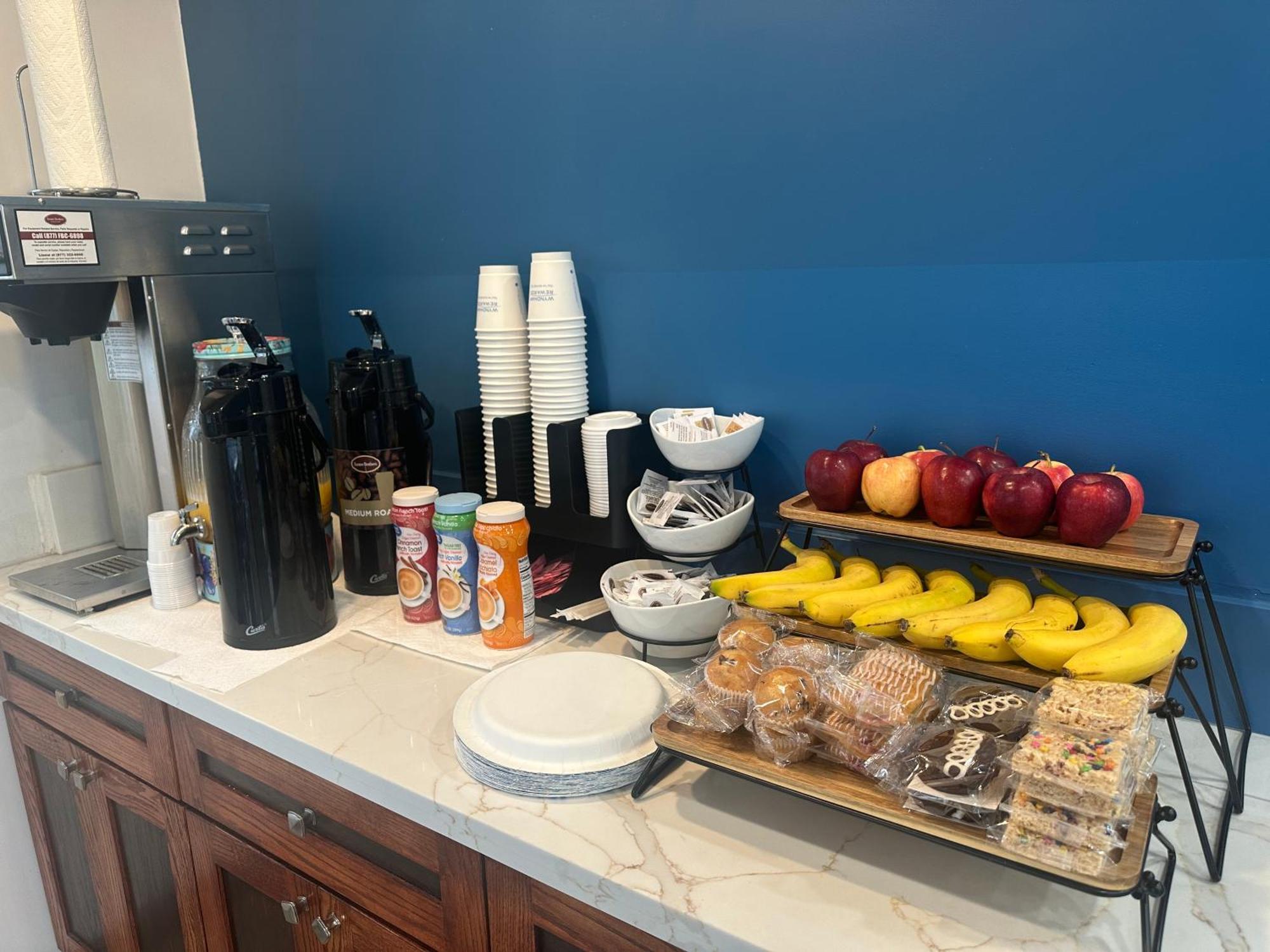 فندق Super 8 By Wyndham Oceanside Downtown المظهر الخارجي الصورة