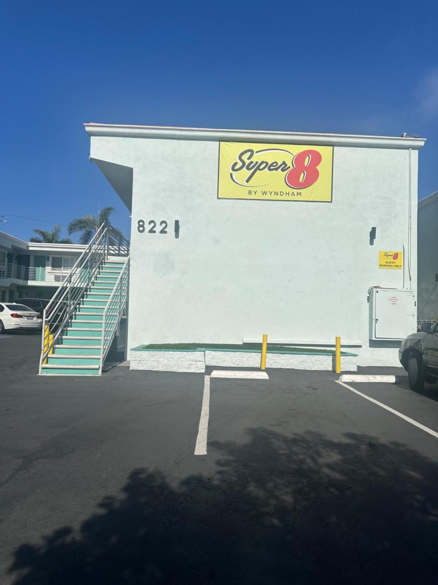 فندق Super 8 By Wyndham Oceanside Downtown المظهر الخارجي الصورة
