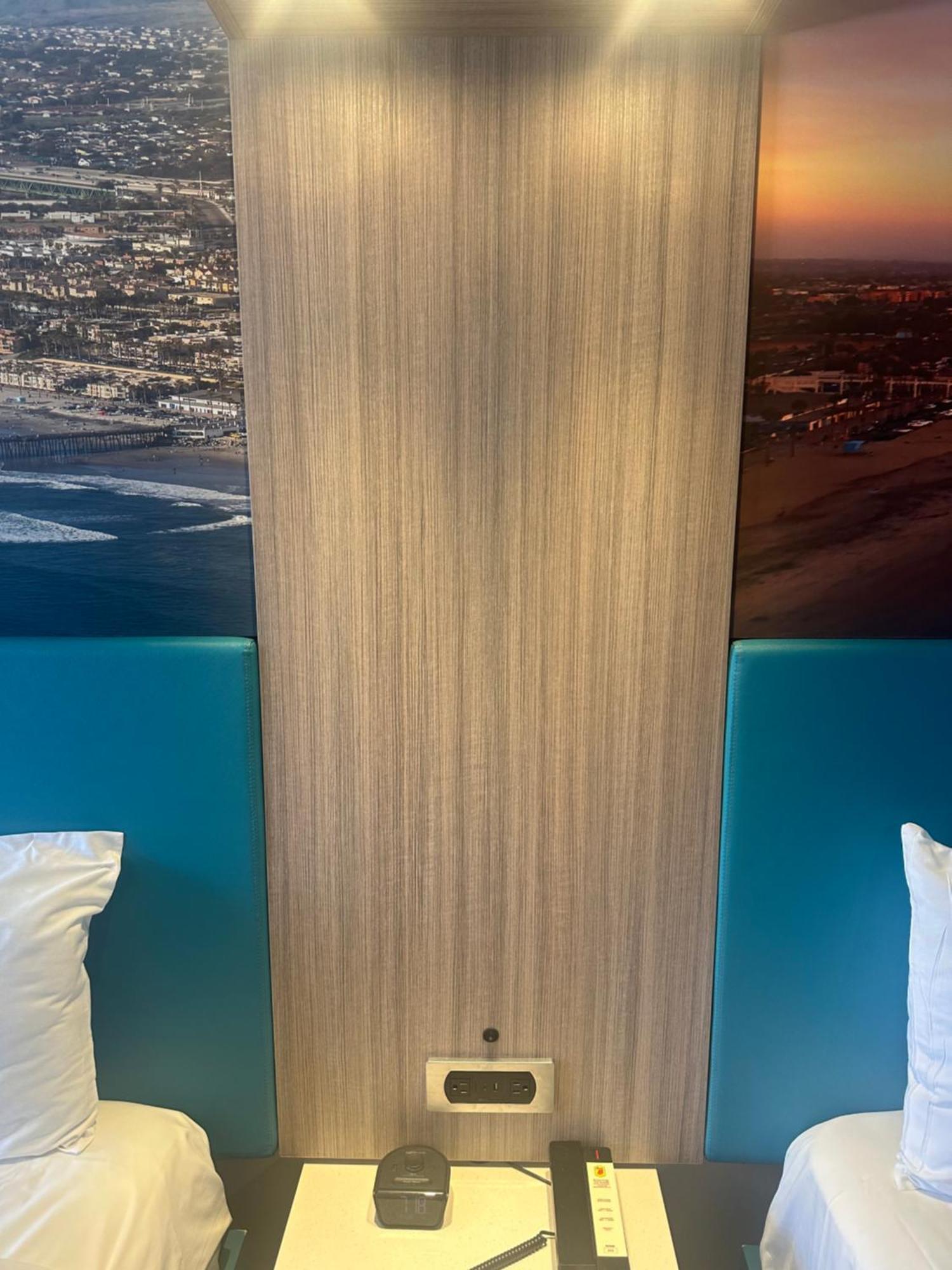 فندق Super 8 By Wyndham Oceanside Downtown المظهر الخارجي الصورة