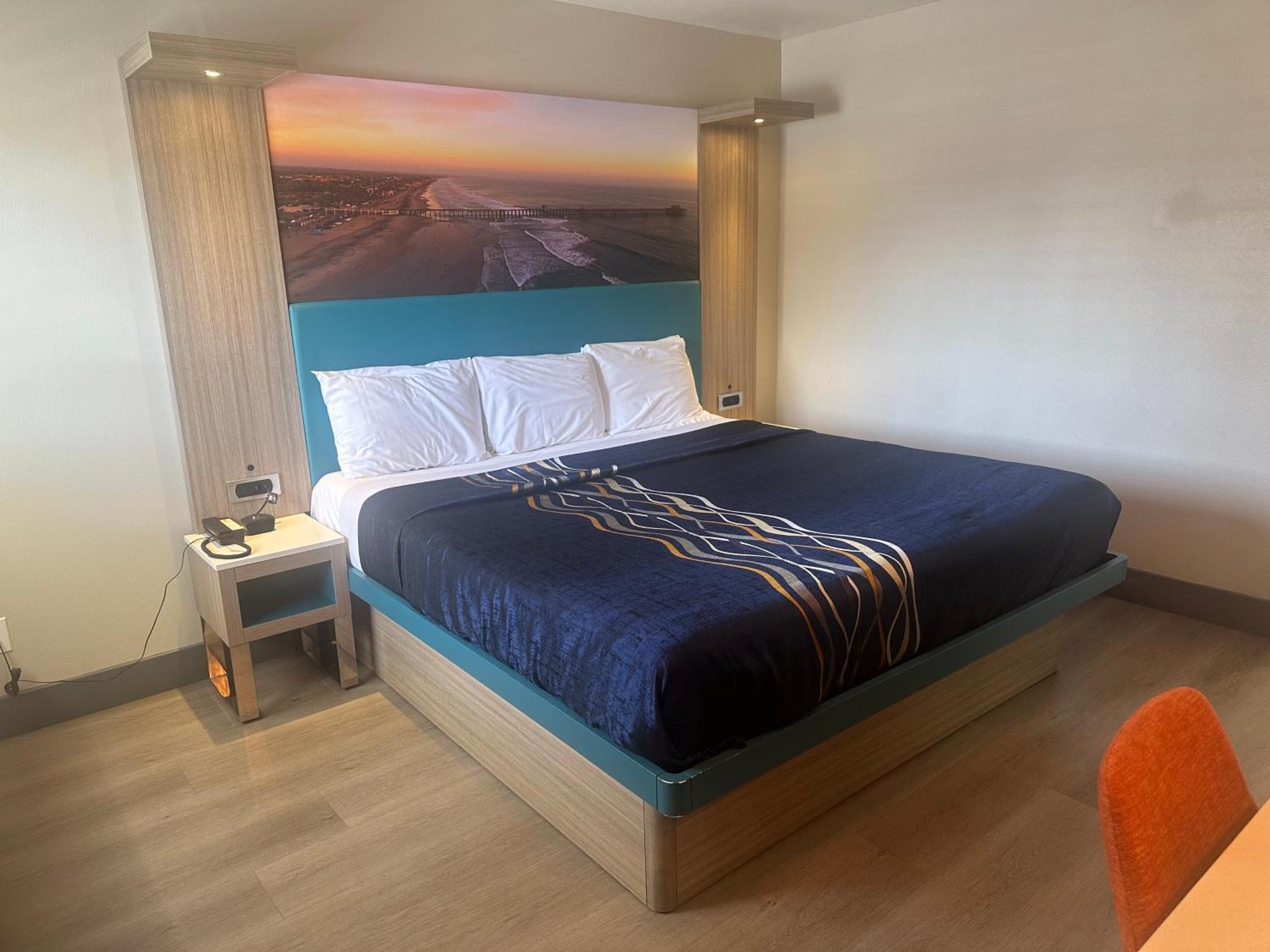 فندق Super 8 By Wyndham Oceanside Downtown المظهر الخارجي الصورة