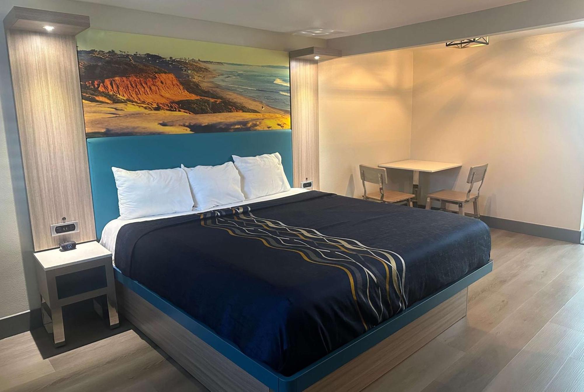 فندق Super 8 By Wyndham Oceanside Downtown المظهر الخارجي الصورة