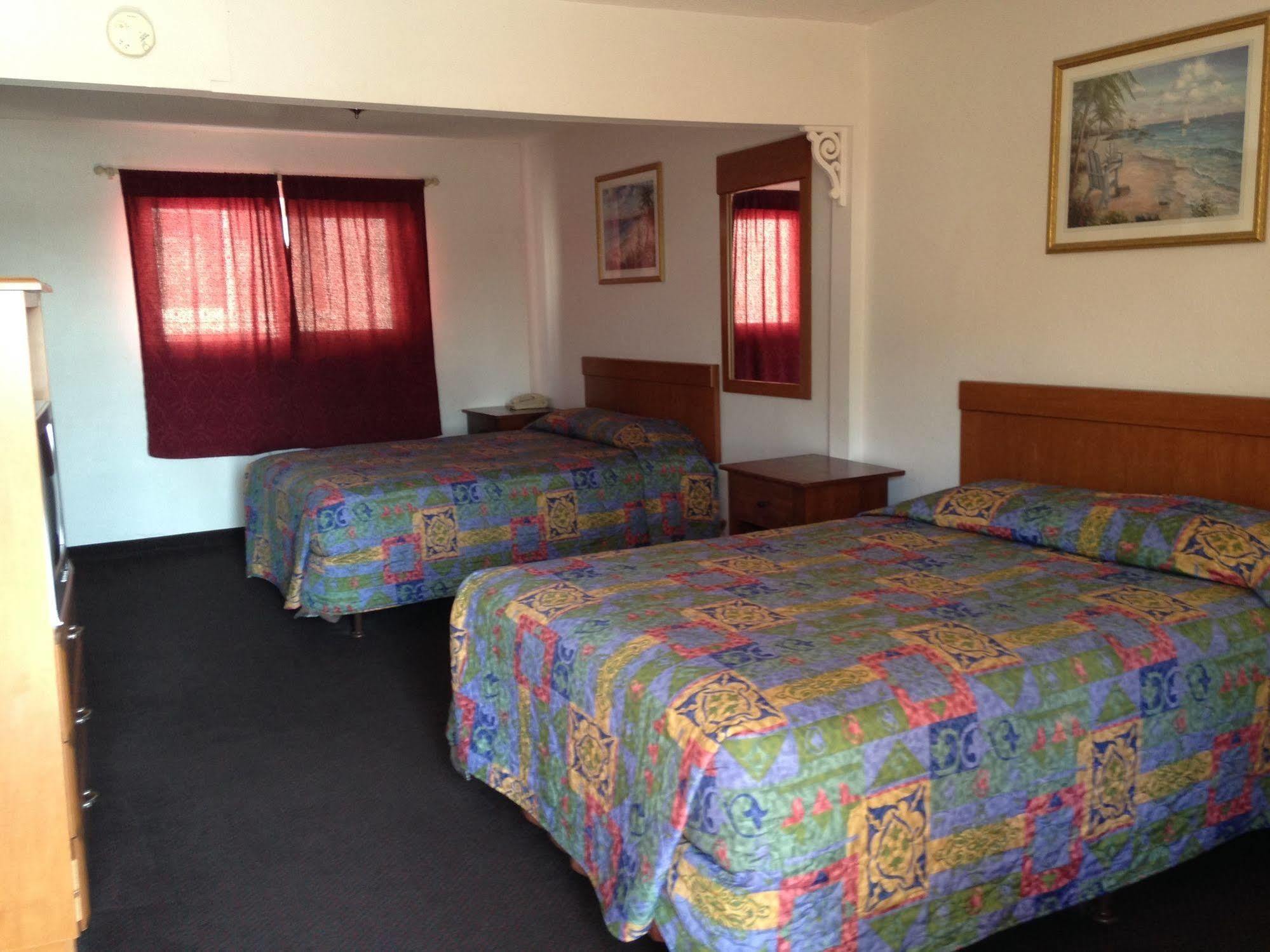 فندق Super 8 By Wyndham Oceanside Downtown المظهر الخارجي الصورة